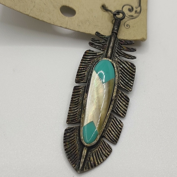 Vintage Turquoise Colored Howlite Necklace And Ring With Metal Feather Earrings - Picture 9 of 10